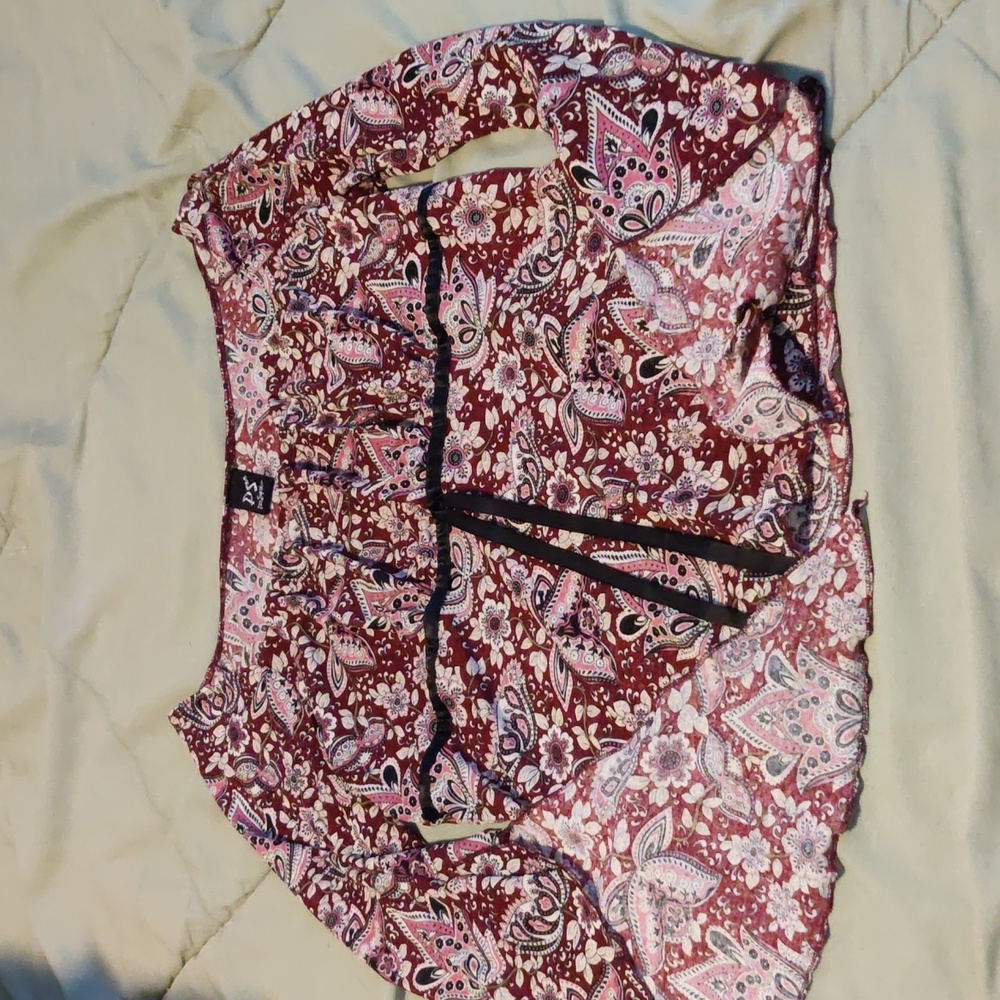Cute Paisley Angel wing sleeve shirt